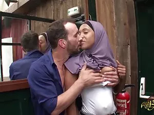 سیاه در بر داشت معشو ...