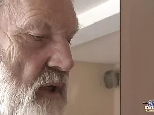 یک دختر جوان بسیار خ ...