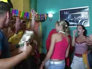 مرد fucks در سگ ماده ...
