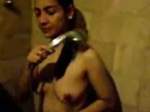 دارای موی سرخ BUSTY  ...