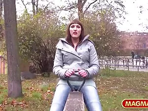 دوست دارد به لیسیدن  ...